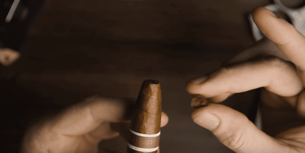 You are currently viewing How to Cut a Torpedo Cigar