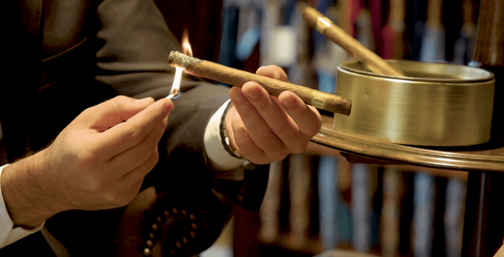 How To Roll a Cigar For Beginners