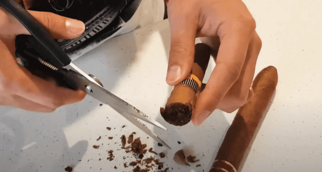 V-Cutter For V-Cutting Cigars